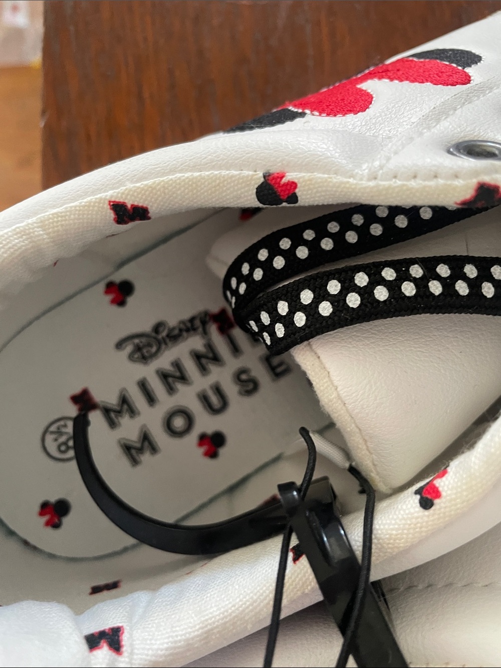 White womens Minnie Mouse sneakers new size 8.5 and 9.5 - Picture 6 of 6